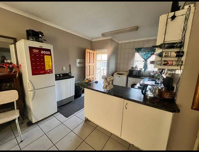 2 BEDROOM TOWNHOUSE FOR SALE IN COMET